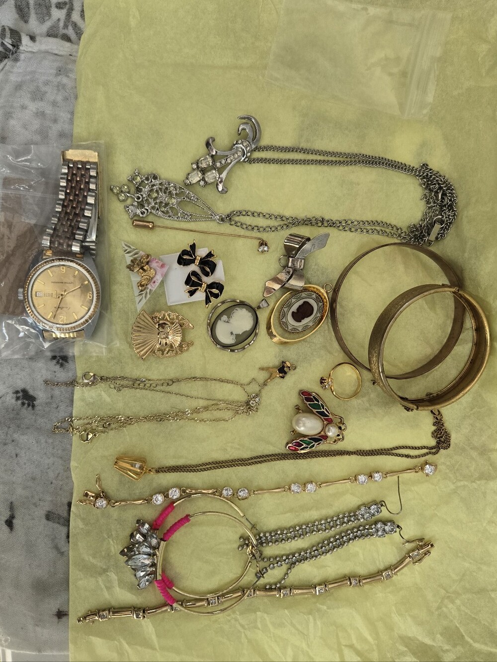 Gold Tone Women's Jewelry Set - Mixed Pieces